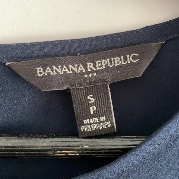 Blue fluid top with short puffy sleeves - Banana Republic - Picture 2 of 4